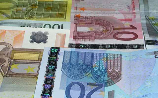 USD tăng mạnh so với Euro.