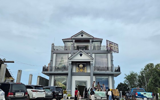 ផ្ទះសំណាក់ រស្មីចរណៃ