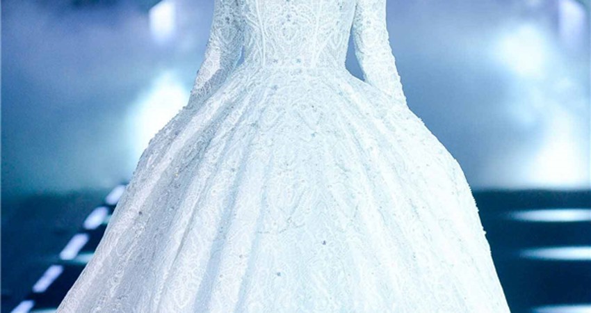 Những lần mẫu Việt “vật vã” với bạn diễn trên sàn catwalk