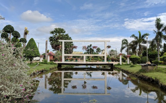 ទេសចរណ៏​  សួនស្នេហ៍ជនបទ នៅខេត្តបន្ទាយមានជ័យ