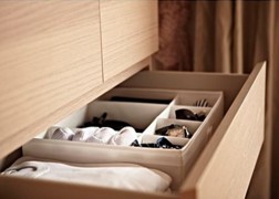 Hộp chia ngăn tủ Skubb màu đen, xanh tím IKEA