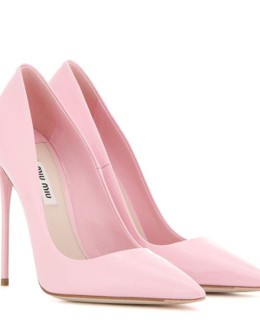 ស្បែកជើង