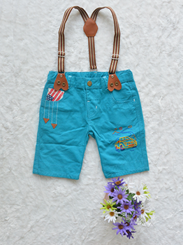 Quần Bé Trai Dây Đeo Kaki Short Thêu Xanh Ngọc