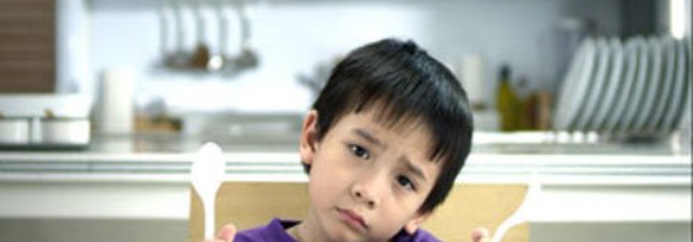 Bé sụt cân liên tục phải làm sao?