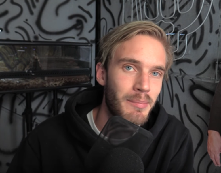 Cộng đồng YouTuber hoang mang khi lượng view lao dốc không phanh