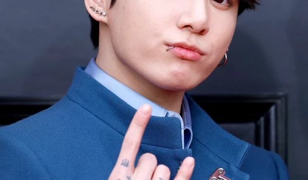 Jungkook សមាជិក​ក្រុម BTS ធ្វើ​បច្ចុប្បន្នភាព​អ្នក​គាំទ្រ​អំពី​អ្វី​ដែល​គាត់​ធ្លាប់​ធ្វើ​ក្នុង​ជួរ​ទាហាន