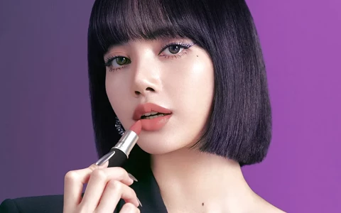 Lisa សមាជិកក្រុម Blackpink ចូលរួមកម្មវិធី “White Lotus” រដូវកាលទី 3 (EXCLUSIVE)