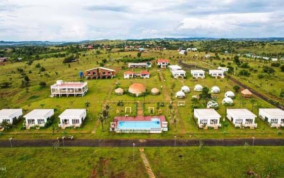 Kevin & Henry Resort 