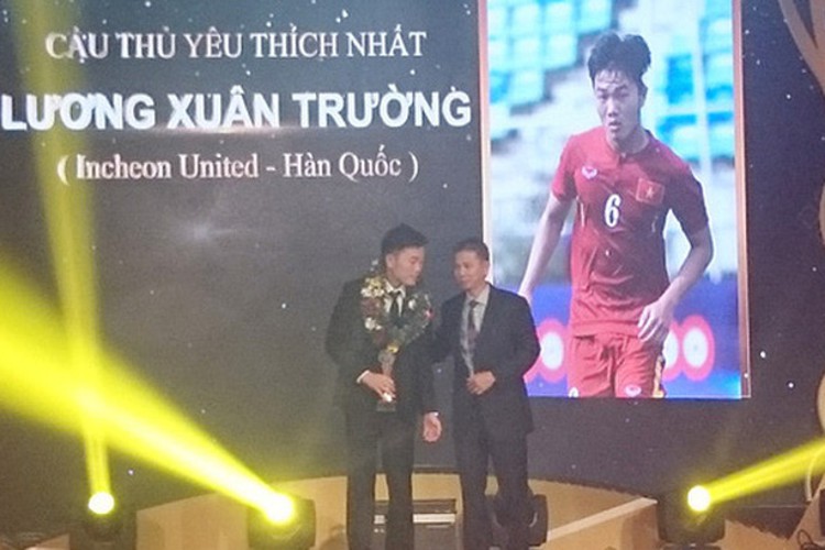 Xuân Trường nổi bật trên báo Hàn Quốc sau cú đúp giải thưởng