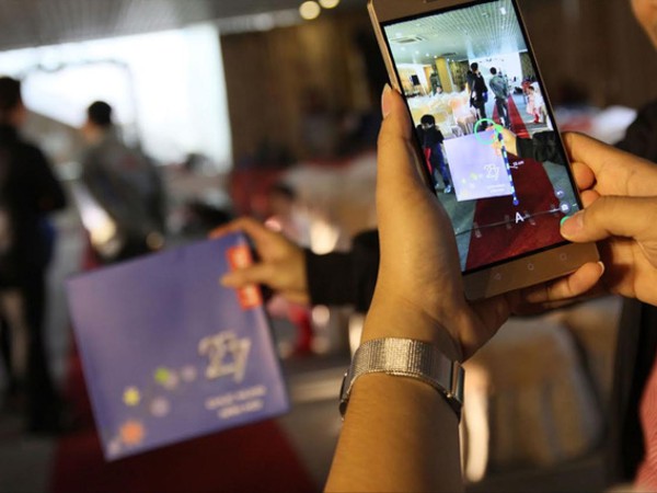 Lenovo ra mắt dòng PHAB2 mới, mẫu điện thoại đầu tiên trên thế giới tích hợp công nghệ Tango