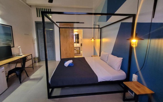 THE PLACE Hostel & Rooftop Bar ខេត្តបាត់ដំបង