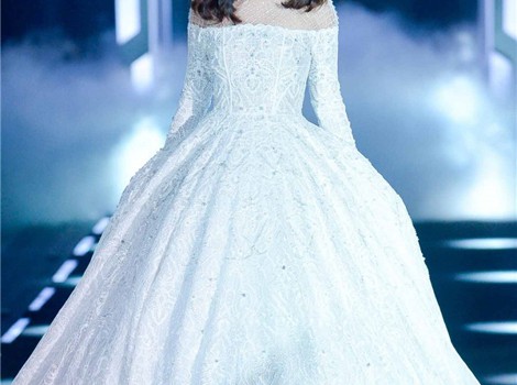 Những lần mẫu Việt “vật vã” với bạn diễn trên sàn catwalk