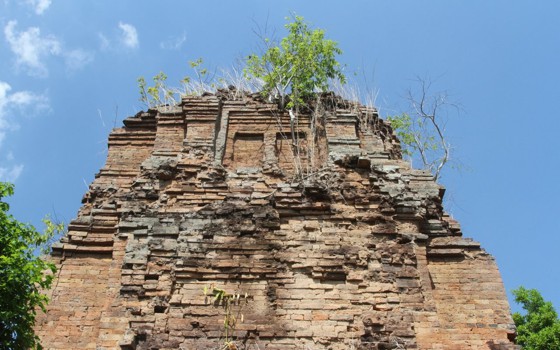 ប្រាសាទ​ជើង​អង ខេត្តត្បូងឃ្មុំ