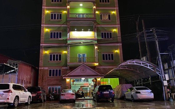 ផ្ទះសំណាក់​​ Nouv Mean Leap ខេត្តកំពត