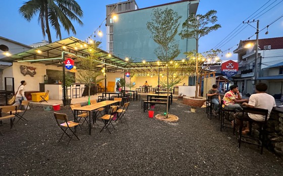 ហ្សុង ទិ Xiong Di Restaurant & Pub