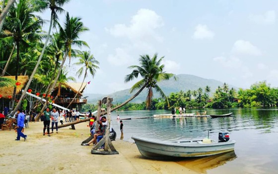 រមណីយដ្ឋានដូងទេរ ខេត្តកំពត