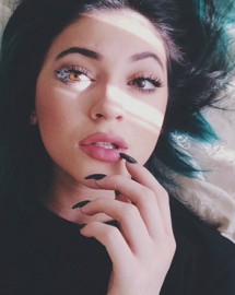 Chăm sóc sắc đẹp cùng Kylie Jenner