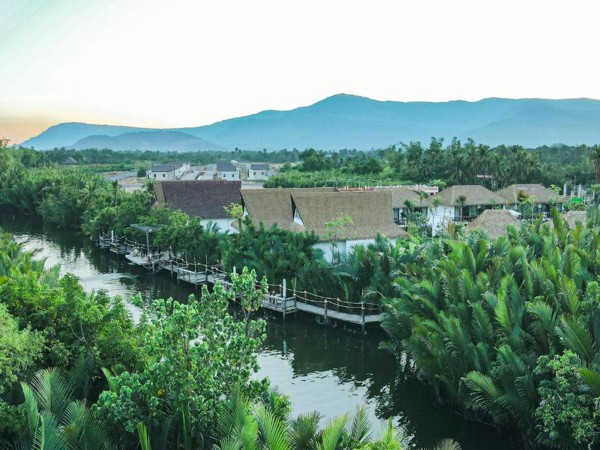 RiverTree Villa & Resort កំពត