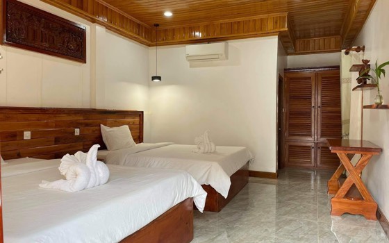 ផ្ទះសំណាក់ មាត់បឹង ខេត្តមណ្ឌលគិរី