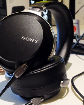 Tai nghe chụp tai Hi-Res 