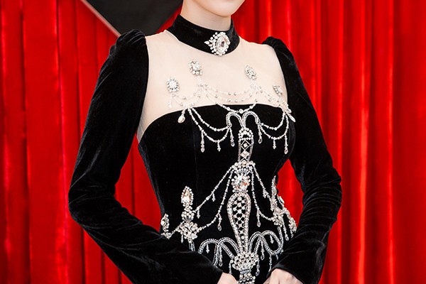 Ngọc Trinh, Mai Ngô đọ sắc với phong cách đối lập