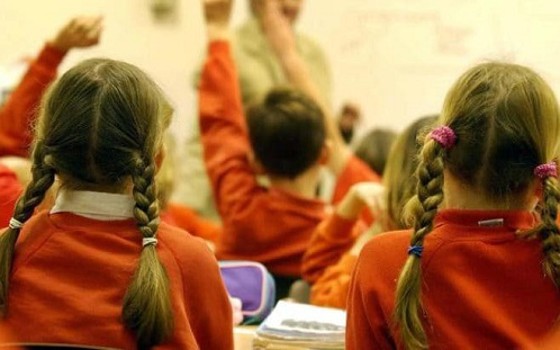 Trường học Anh phạt tiền phụ huynh có con đi muộn