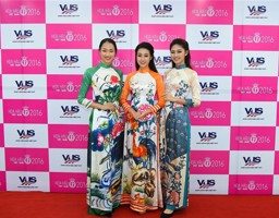 Người đẹp HHVN 2016 tự tin với tiếng Anh vững vàng