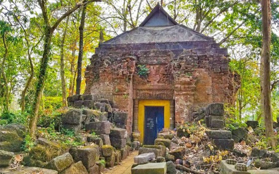 ប្រាសាទ​ព្រះធាតុទឹកឆា ខេត្តកំពង់ចាម