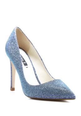 ស្បែកជើង​កែង