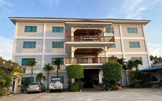 សណ្ឋាគារ​ ឈើនប្រាក់​កប  ខេត្តឧត្តរមានជ័យ