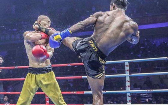Yi Long phục hận thành công Buakaw trong trận so găng siêu kinh điển