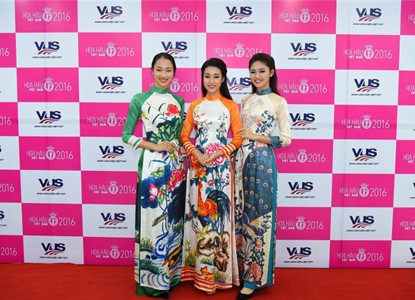 Người đẹp HHVN 2016 tự tin với tiếng Anh vững vàng