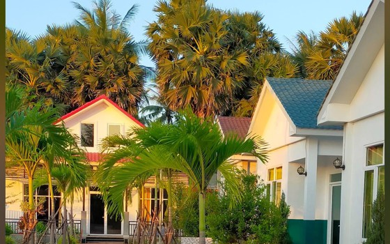 Calie resort restaurant រីសតខេត្តកំពត