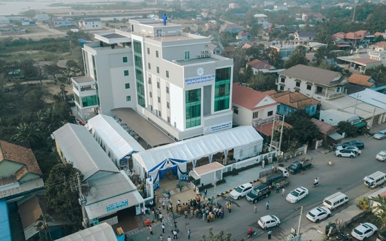 មន្ទីរសម្រាកព្យាបាល និងសម្ភព ឡេង ពីនី