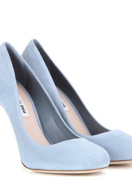 ស្បែកជើង​កែង