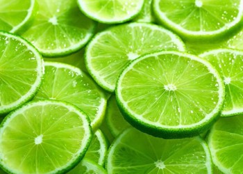Vì sao nên uống nước chanh ấm vào buổi sáng?