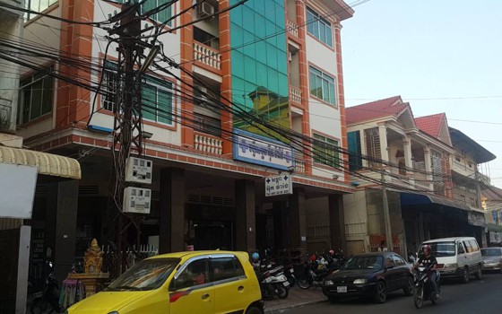 មន្ទីរសម្ភព អ៊ុក វ៉ារ៉ង់ ខេត្តកំពង់ចាម