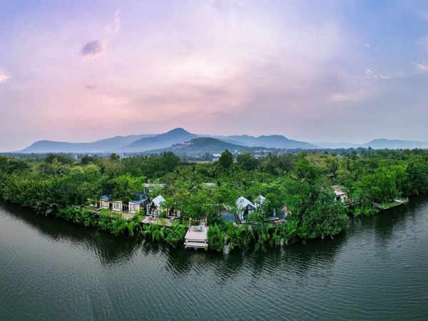 Kampot Riverfront Boutique