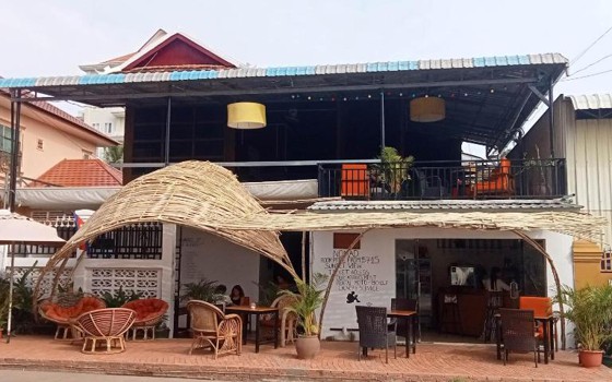 ផ្ទះសំណាក់​ Nomad Guesthouse & Pizza & Coffee ខេត្តក្រចេះ