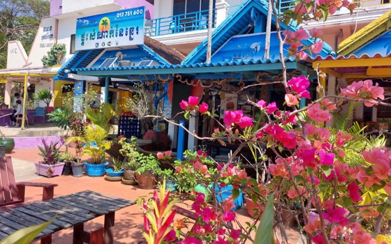 ផ្ទះសំណាក់នៃឆ្នេរ - Hôtel de la Plage Kep