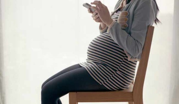 Sử dụng điện thoại đúng cách không hại đến thai nhi
