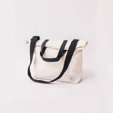 Busi Messenger in White and Black
