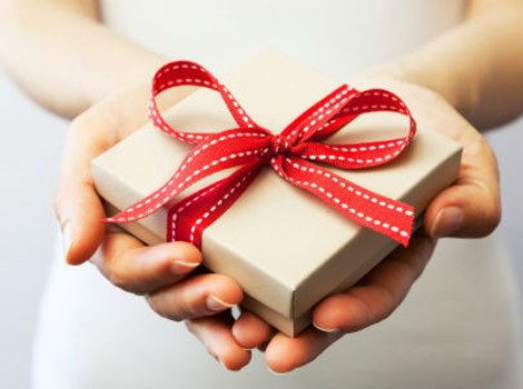Bạn đang "bí" khi chọn quà sinh nhật cho bạn thân