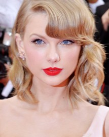Nóng bỏng sắc son đỏ như Taylor Swift