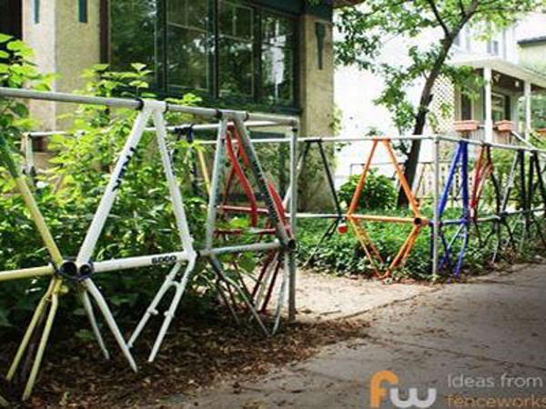 Sân vườn lung linh với ánh sáng tự làm đơn giản