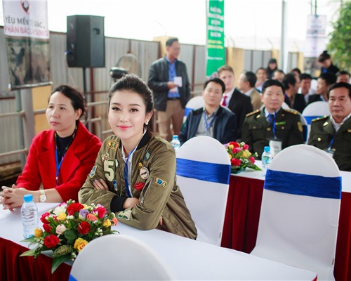 Huyền My giản dị tham dự buổi tiêu hủy ngà voi và sừng tê giác