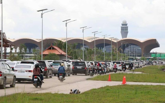 ការ​ទស្សនា​នៅ​ព្រ​លាន​យន្ត​អន្តរជាតិ​តេ​ជោ​ថ្មី ស្ថិត​នៅ​ក្រុង​តា​ខ្មៅ ខេត្តកណ្តាល​ ចាប់ពី​ថ្ងៃ​ទី​១៦ ខែកញ្ញា ឆ្នាំ​២០២៥ ​តទៅ​នឹង​ត្រូវ​បង់ថ្លៃ​ចំណត​យានយន្ត​។