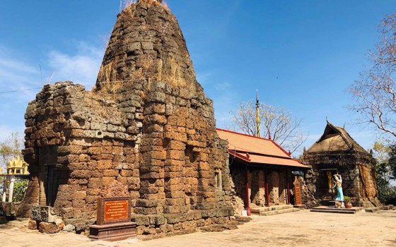 ប្រាសាទ​ភ្នំ​ជើង​ព្រៃ