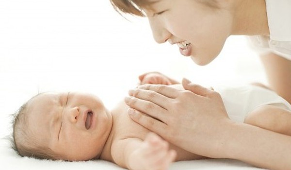 តើចលនាពោះវៀនរបស់កុមារច្រើនដងក្នុងមួយថ្ងៃឈឺទេ?