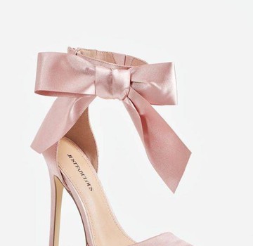 ស្បែកជើងកែងខ្ពស់ 